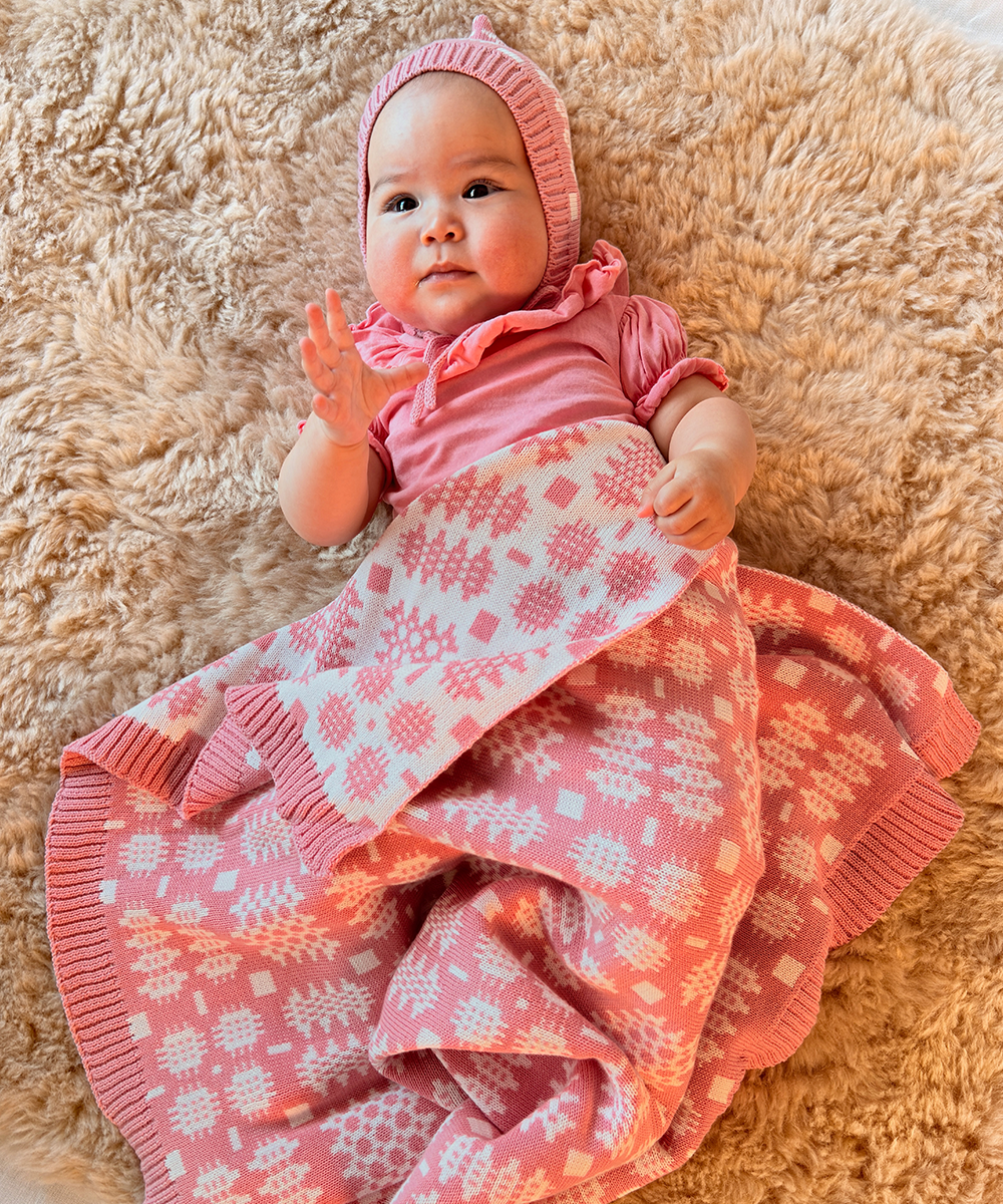 Carthen Baby Shawl in Organic Cotton - Flamingo Pink