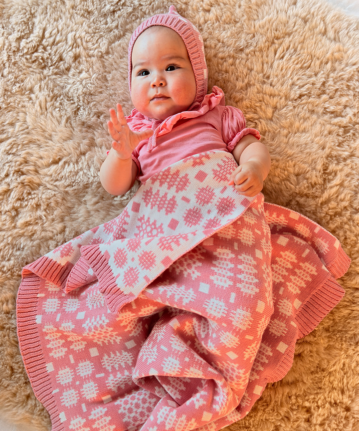 Carthen Baby Shawl in Organic Cotton - Flamingo Pink