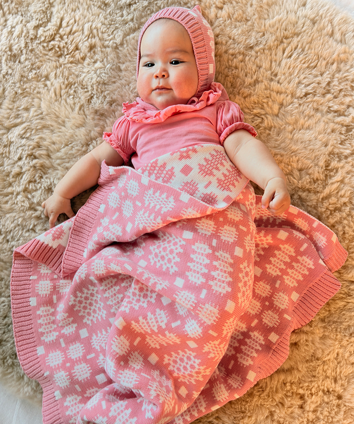 Carthen Baby Shawl in Organic Cotton - Flamingo Pink