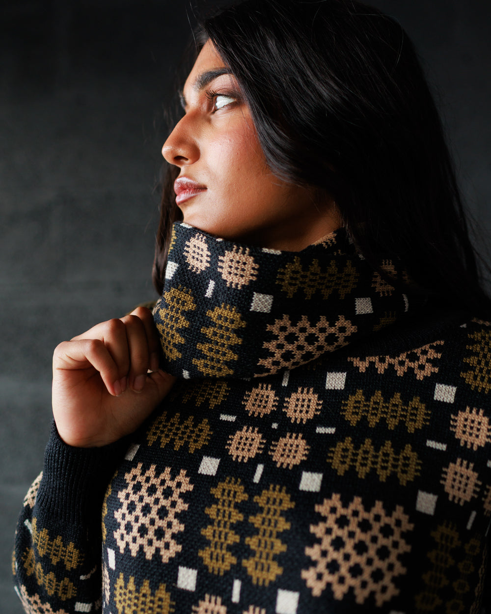 Carthen Merino Neck Wrap - Soot / Fields