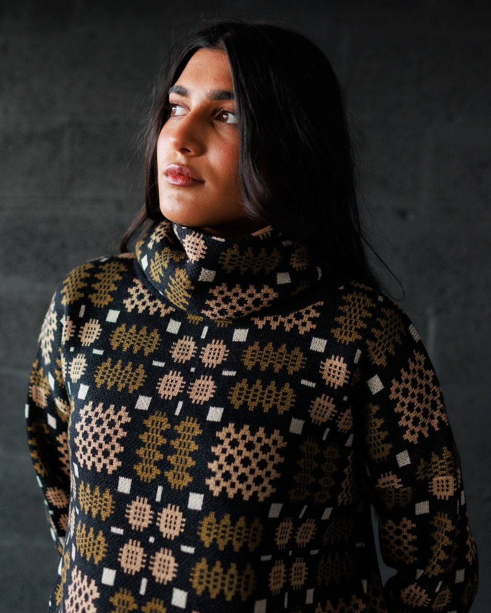 Carthen Merino Neck Wrap - Soot / Fields