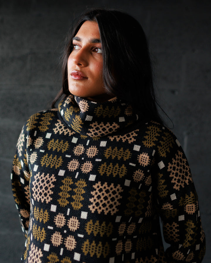 Carthen Merino Neck Wrap - Soot / Fields