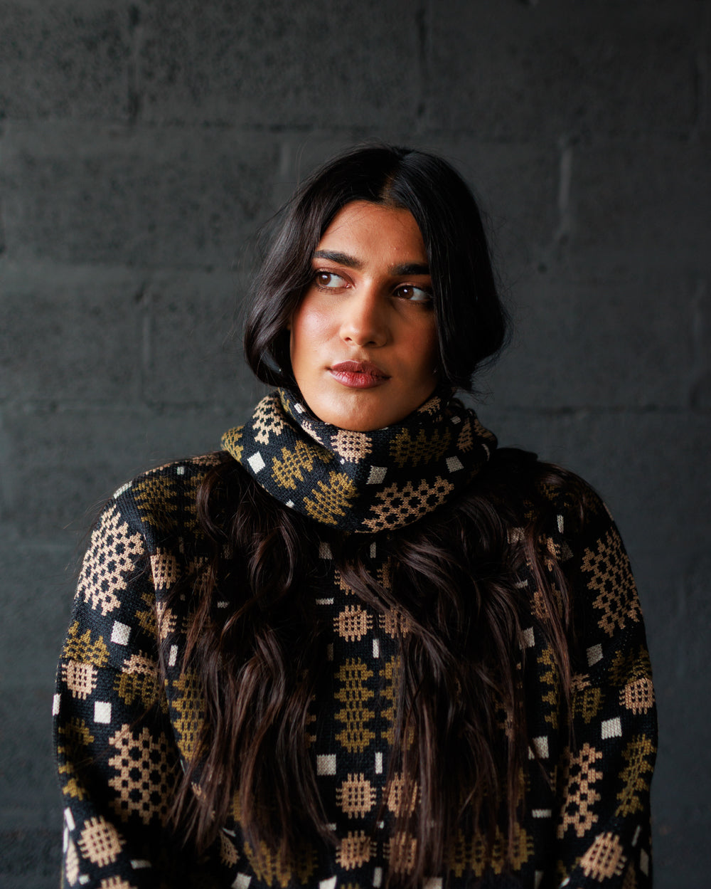 Carthen Merino Neck Wrap - Soot / Fields