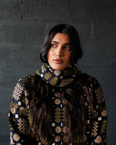 Carthen Merino Neck Wrap - Soot / Fields