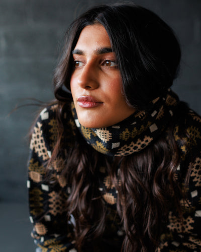 Carthen Merino Neck Wrap - Soot / Fields