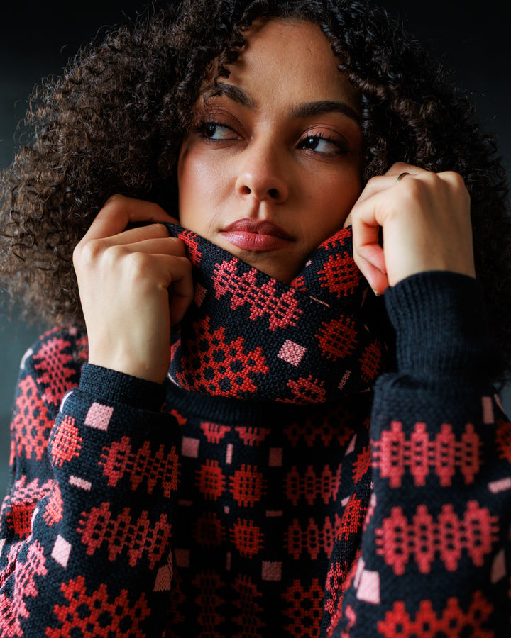 Carthen Merino Neck Wrap - Soot / Petals