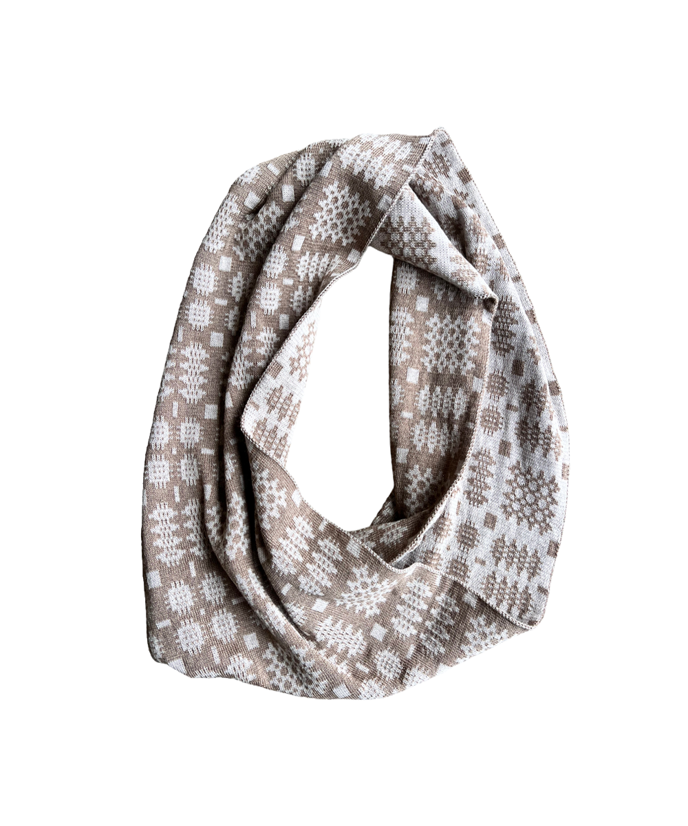 Carthen Mawr Loop Scarf - Pecan / Ecru