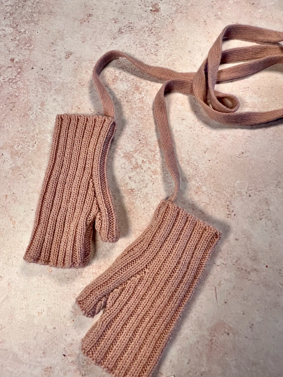 Sample Sale - Size S (1-3 years) Mittens-on-strings - Blush Pink