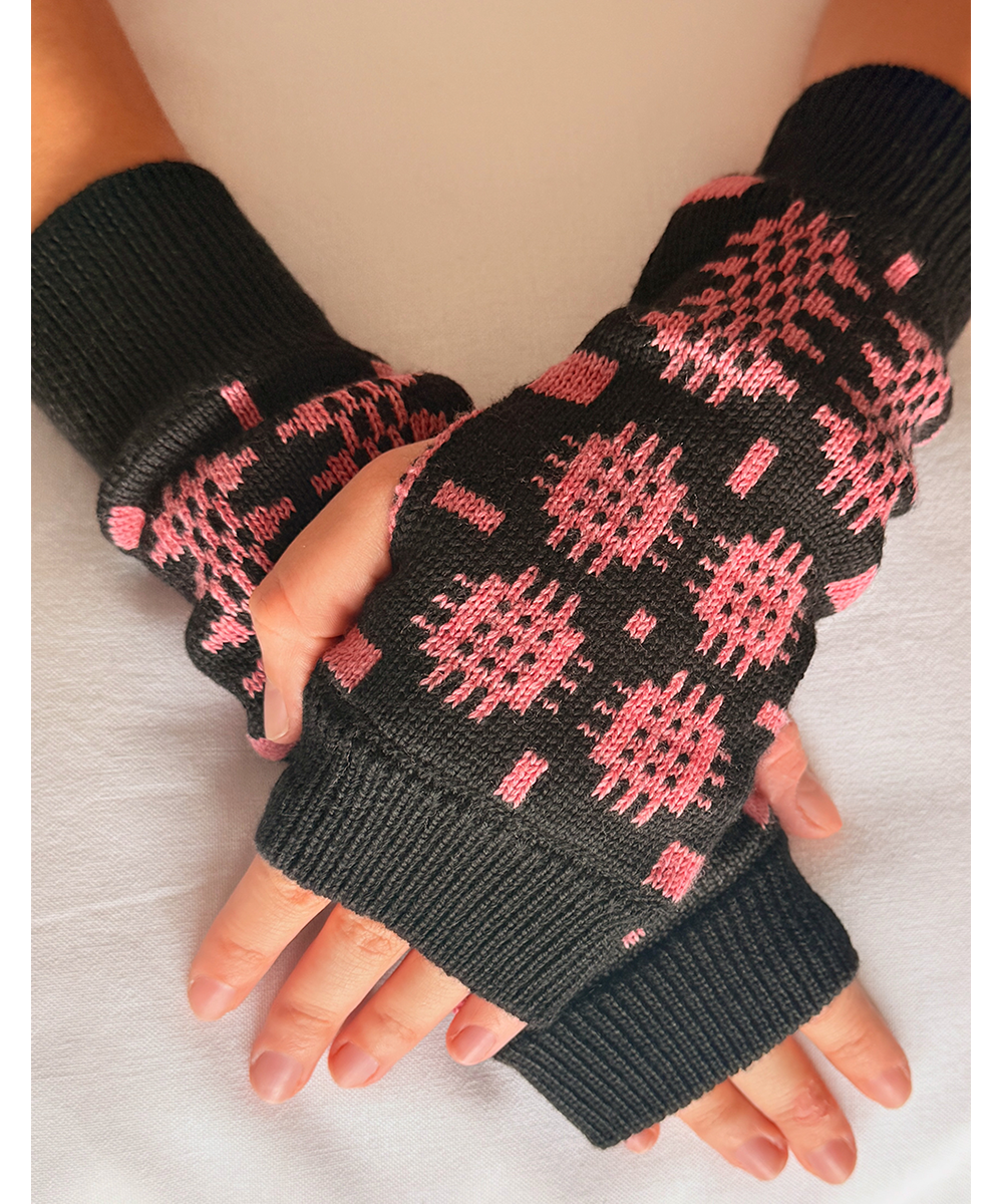 Carthen Merino Fingerless Mittens - Black/Rhosyn